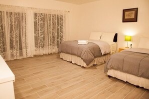 2 bedrooms, desk, iron/ironing board, WiFi - Beautiful Ocean views at Quinta la Mexicana 10 ppl

 (Ensenada)