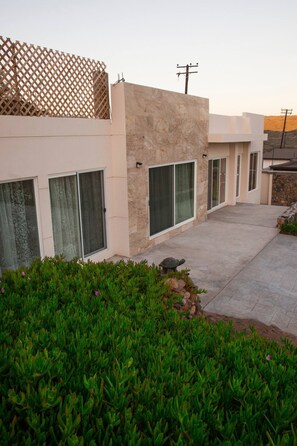 Exterior - Beautiful Ocean views at Quinta la Mexicana 10 ppl

 (Ensenada)