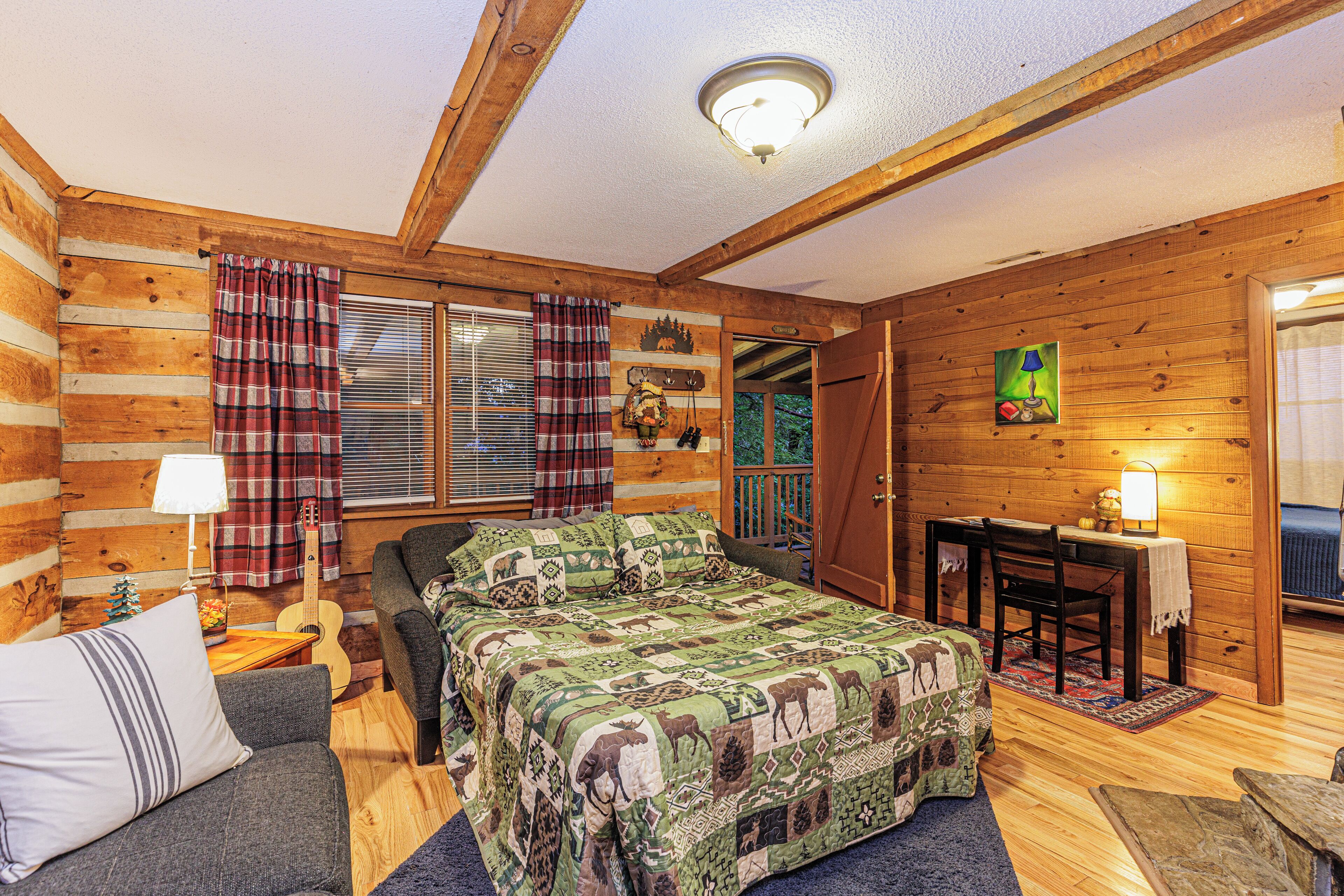 2 間睡房、書桌、Wi-Fi、床單