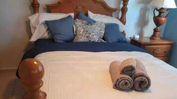 3 makuuhuonetta, silitysrauta/-lauta, ilmainen Wi-Fi, vuodevaatteet