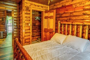 3 bedrooms, travel cot, Internet, bed sheets - Secluded Cabin w/ On-Site Creek + Trails! (Fallentimber)