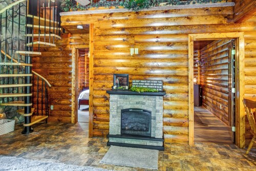 Secluded Cabin w/ On-Site Creek + Trails!