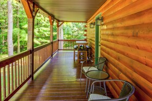Outdoor dining - Secluded Cabin w/ On-Site Creek + Trails! (Fallentimber)