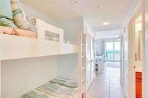 1 chambre, fer et planche à repasser, accès Internet, draps fournis