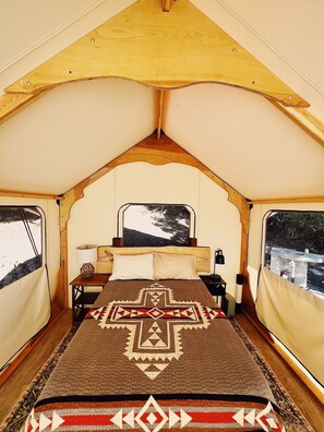 1 多间卧室、客房内保险箱、床单