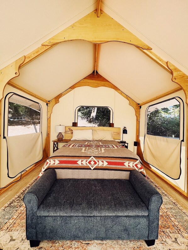 1 多间卧室、客房内保险箱、床单