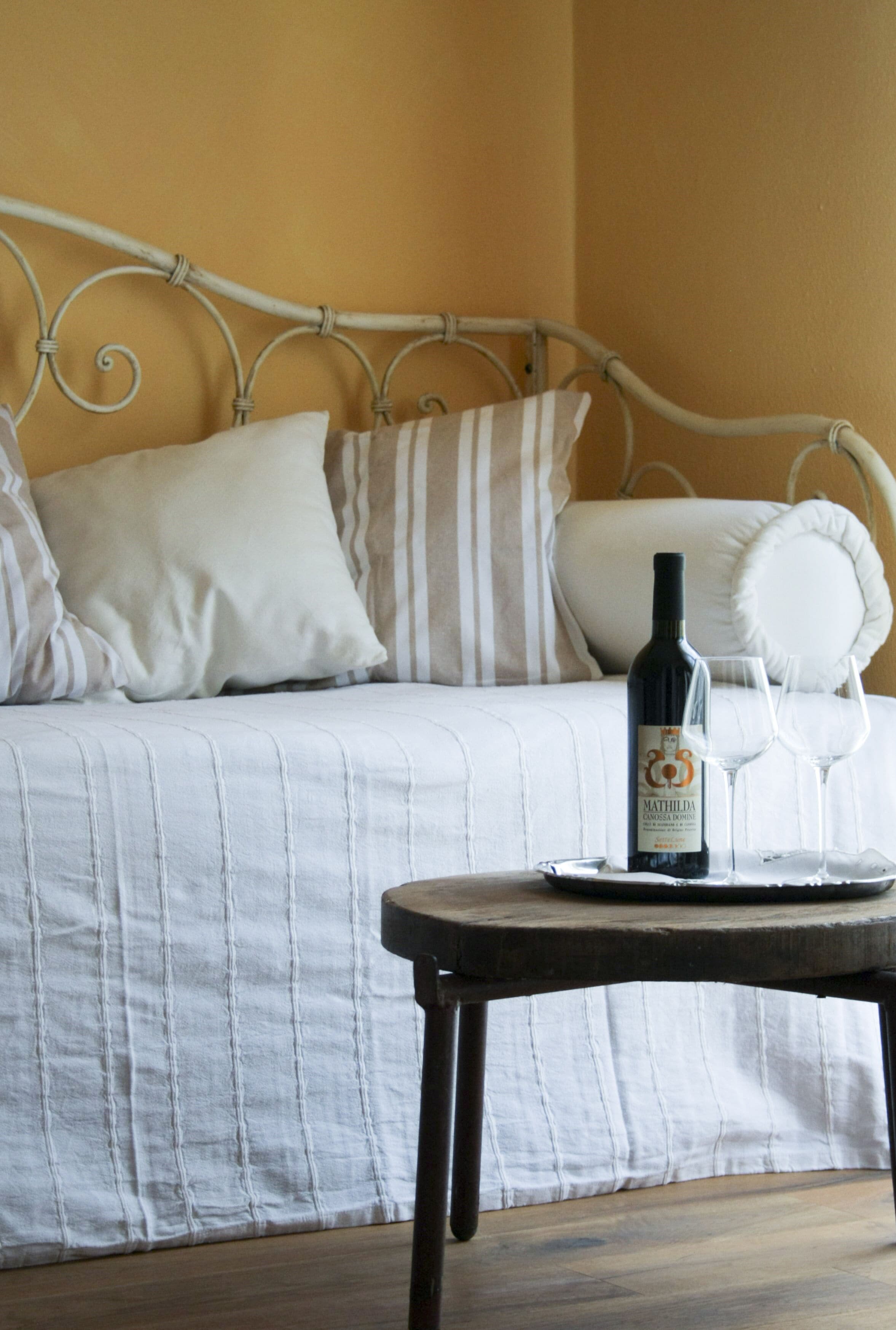 Family Room | Desk, laptop workspace, blackout curtains, free WiFi