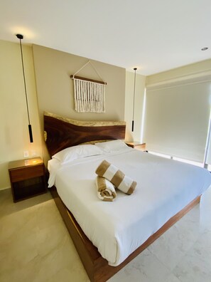 Suíte estúdio júnior | Cofres nos quartos, ferros/tábuas de passar roupa, Wi-Fi de cortesia