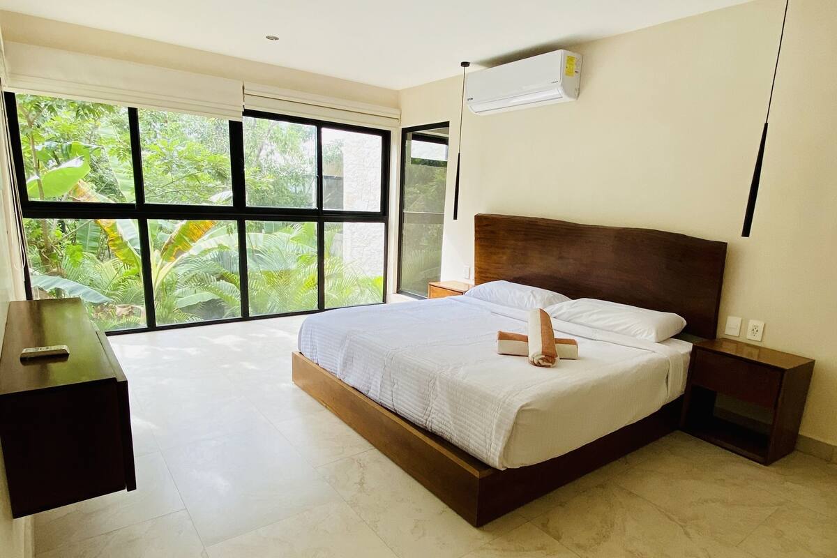 Apartamento conforto | Cofres nos quartos, ferros/tábuas de passar roupa, Wi-Fi de cortesia