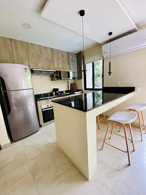 Comfort-Apartment | Eigene Küche | Großer Kühlschrank, Mikrowelle, Ofen, Geschirrspüler