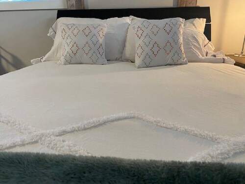 Cozy room close to all amenities!