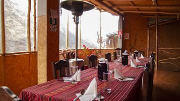 Sudah termasuk sarapan ala kontinental pada hari kerja