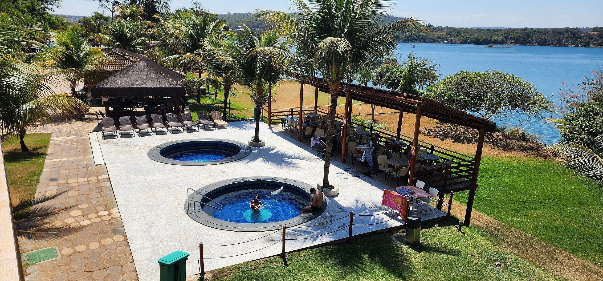 Bain à remous extérieur