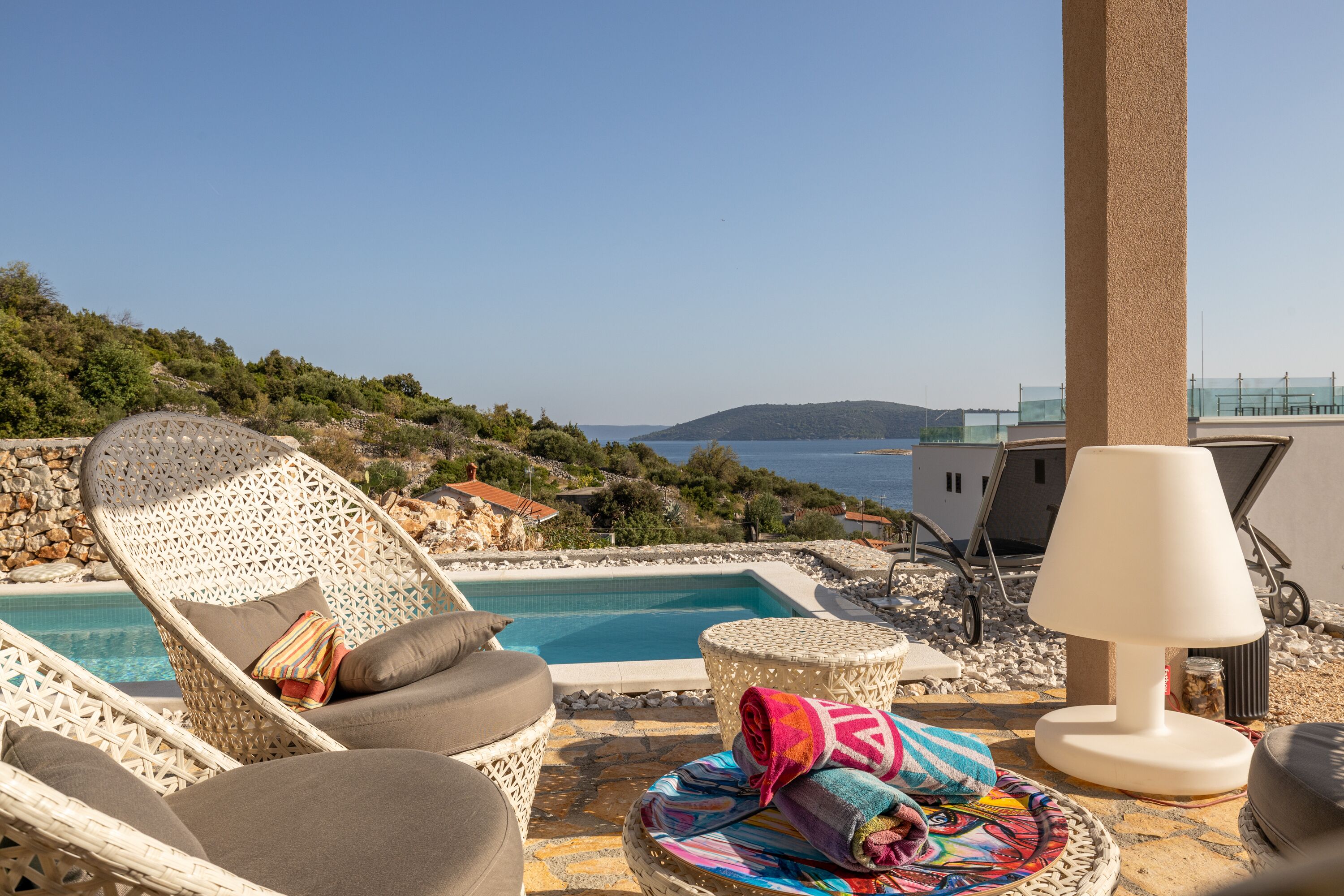 Utendørsbasseng og et oppvarmet basseng