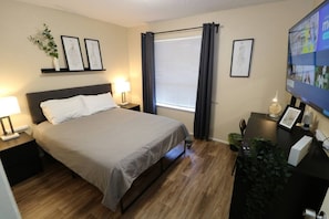 3 Schlafzimmer, Schreibtisch, Bügeleisen/Bügelbrett, WLAN