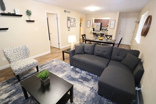 Cozy, Comfy & Great Location!