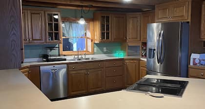 Cozy 3 story Log Cabin with space for the entire family and an amazing view