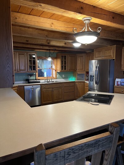 Cozy 3 story Log Cabin with space for the entire family and an amazing view