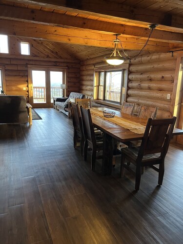 Cozy 3 story Log Cabin with space for the entire family and an amazing view