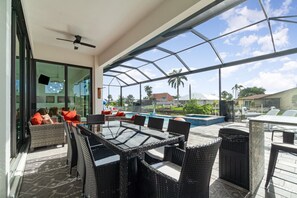 Outdoor dining - Beautiful, fun home w/3 masters, pool & spa (Cape Coral)