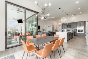 Dining - Beautiful, fun home w/3 masters, pool & spa (Cape Coral)