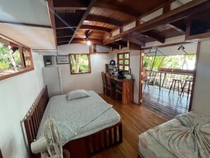 2 bedrooms, free WiFi, bed sheets - Unique Beach Cabin Experience (Pavones)