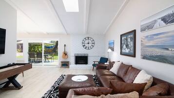 智能电视、电子游戏、书、立体声音响