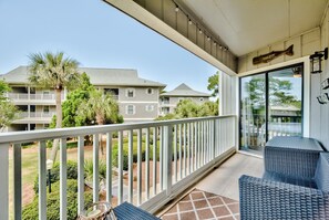 Property grounds - 3 Bedroom 2 Bath Condo near the Beach! (Santa Rosa Beach)