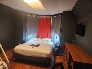 2 bedrooms, desk, iron/ironing board, travel crib