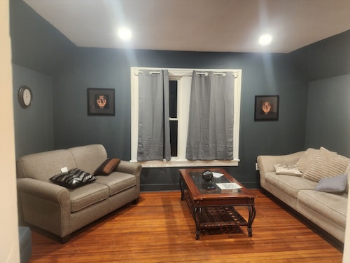 Stylish and cozy home away from home.
Located in Central meriden
