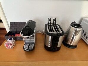 Kaffee und/oder Kaffeemaschine