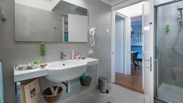 Bungalow, 2 Bedrooms, Terrace | Bilik Mandi