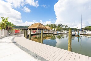 Marina - King Bay Studio Kitchenette Pool & Tiki Bar (Sarasota)