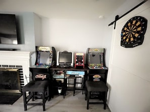 Games room - 3BR TANNING BED/SAUNA/HOTTUB 3.9 miles to NOTRE DAME  (South Bend)