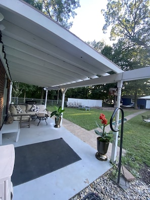 Terrace/patio - 3BR TANNING BED/SAUNA/HOTTUB 3.9 miles to NOTRE DAME  (South Bend)