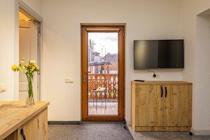 Deluxe Double or Twin Room | Desk, laptop workspace, soundproofing, free WiFi