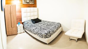 3 عدّة غرف نوم وواي فاي مجانًا وملاءات أسرّة