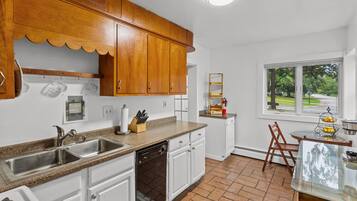Apartment | Private kitchen | Full-sized fridge, microwave, oven, stovetop