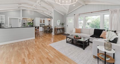 Luxury Riverfront Escape- Hot tub & Fire Pit