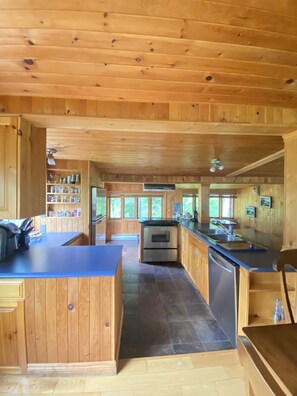 Private kitchen - Superbe Chalet au Coeur de la Nature et à Proximité D'un Corridor Aérobique (Montcalm)