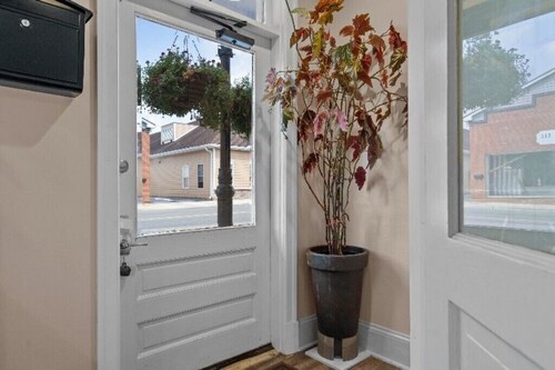 Beautifully Renovated Downtown Flat: Japanese Decor