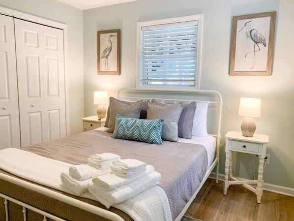 2 bedrooms, iron/ironing board, free WiFi, bed sheets