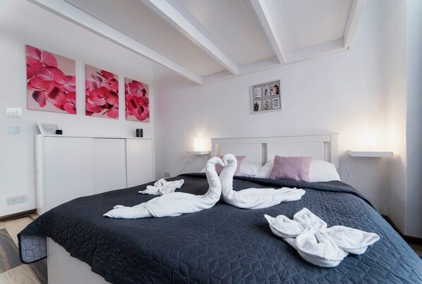 1 bedroom, WiFi, bed sheets