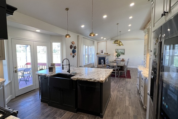 Køleskab, mikrobølgeovn, ovn, kogeplade