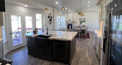 Gorgeous French Farmhouse/Ranchette/Ski Chalet in Idyllic Huntsville/Eden Valley