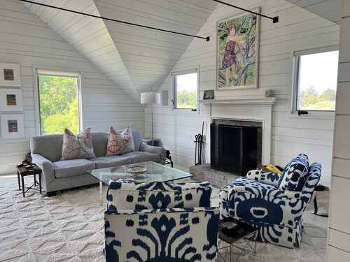 Gorgeous Modern Pool House on Spectacular Grounds, Bridgehampton South