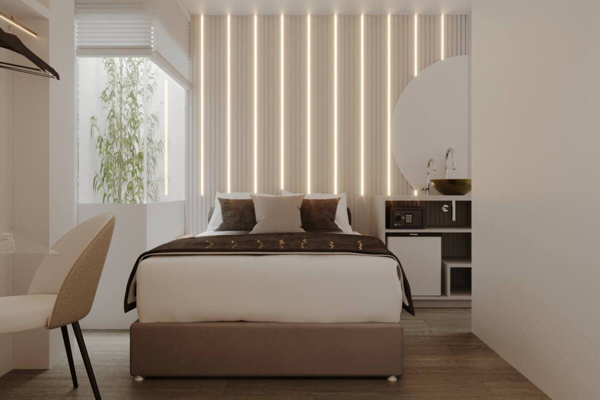 Classic Room | Minibar, desk, soundproofing, WiFi (free)