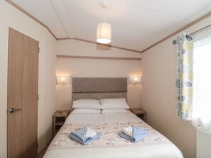 2 quartos, individualmente decorados, individualmente mobiliados