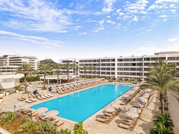 Piscine extérieure, cabanas gratuites, parasols