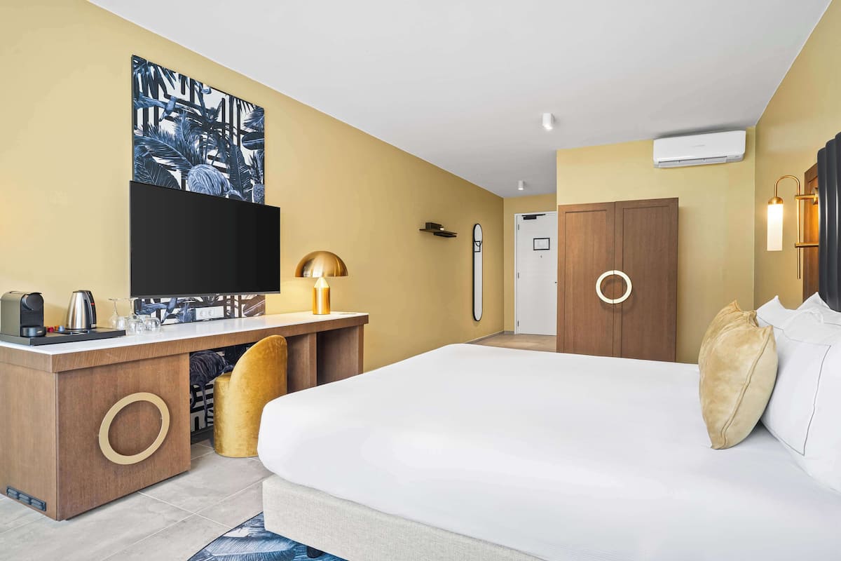 Down comforters, free minibar, in-room safe, desk